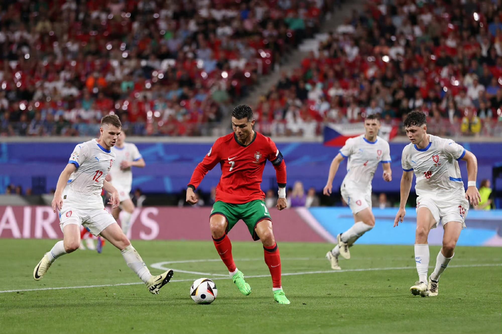 开云体育登录-包含北马其顿队义无反顾，晋级欧洲杯正赛的词条