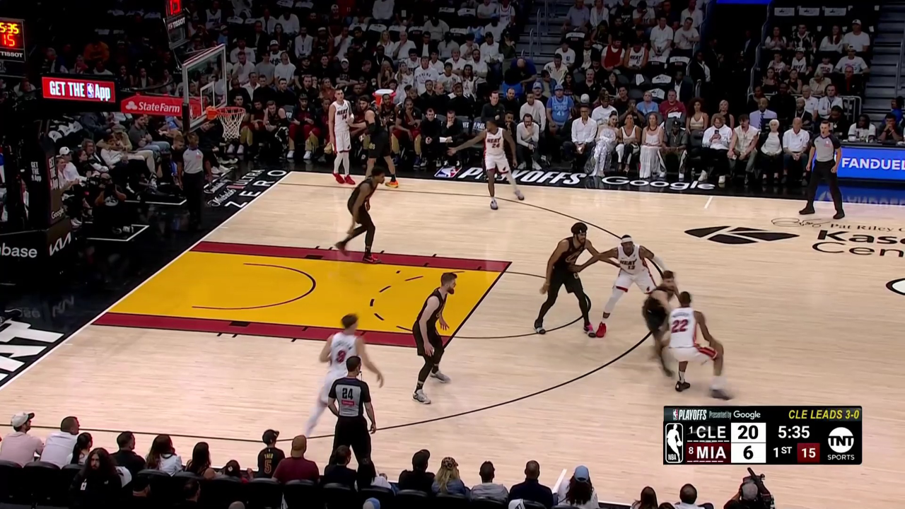 热火球员默契十足,团结一致向胜利进发的简单介绍 热火球员默契十足,团结一致向胜利进发的简单介绍