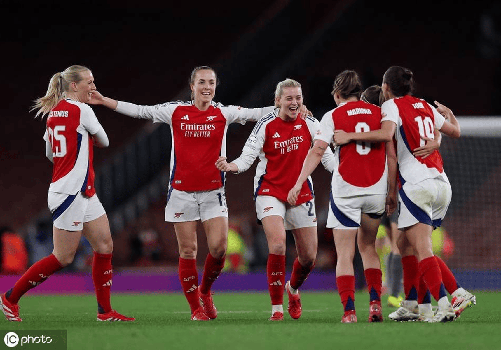 韩国女足在比赛中展现强大实力，逆转晋级决赛的简单介绍