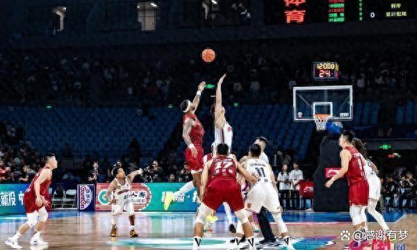 开云体育在线-吉林男篮成功击败上海男篮，取得赛季开门红