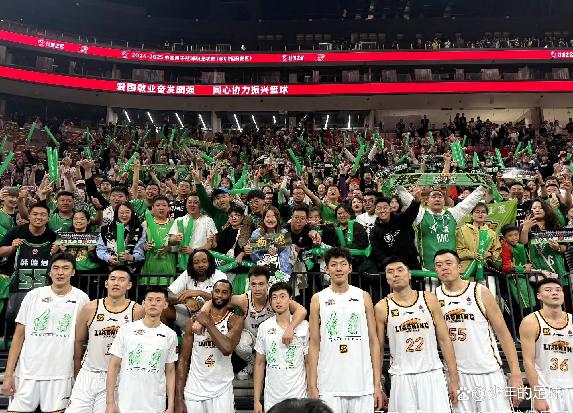 包含中国篮球联赛的精彩比赛持续升温,球迷热情高涨的词条 包含中国篮球联赛的精彩比赛持续升温,球迷热情高涨的词条