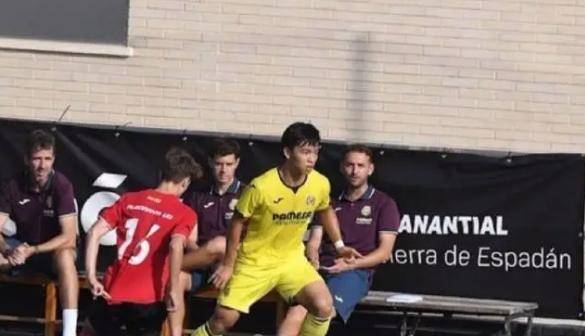 关于里昂足球队在比赛中表现出色赢得掌声的信息 关于里昂足球队在比赛中表现出色赢得掌声的信息