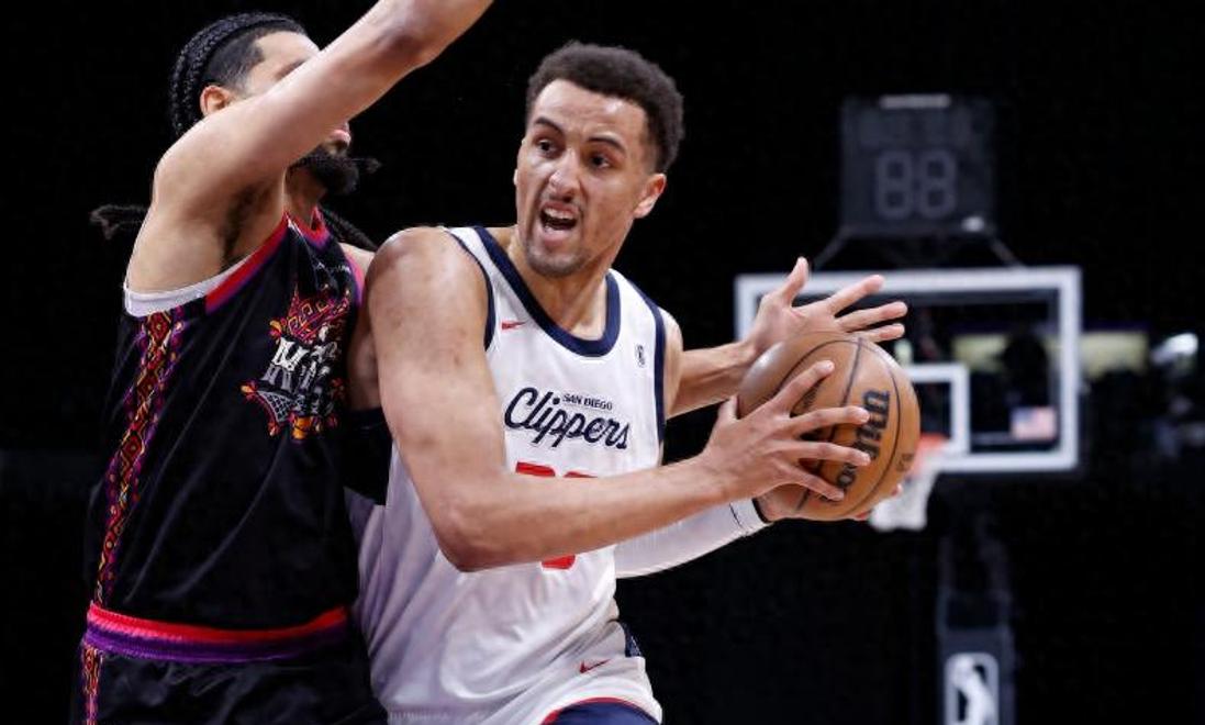 开云体育APP下载-快船队新援表现抢眼，成为球队核心