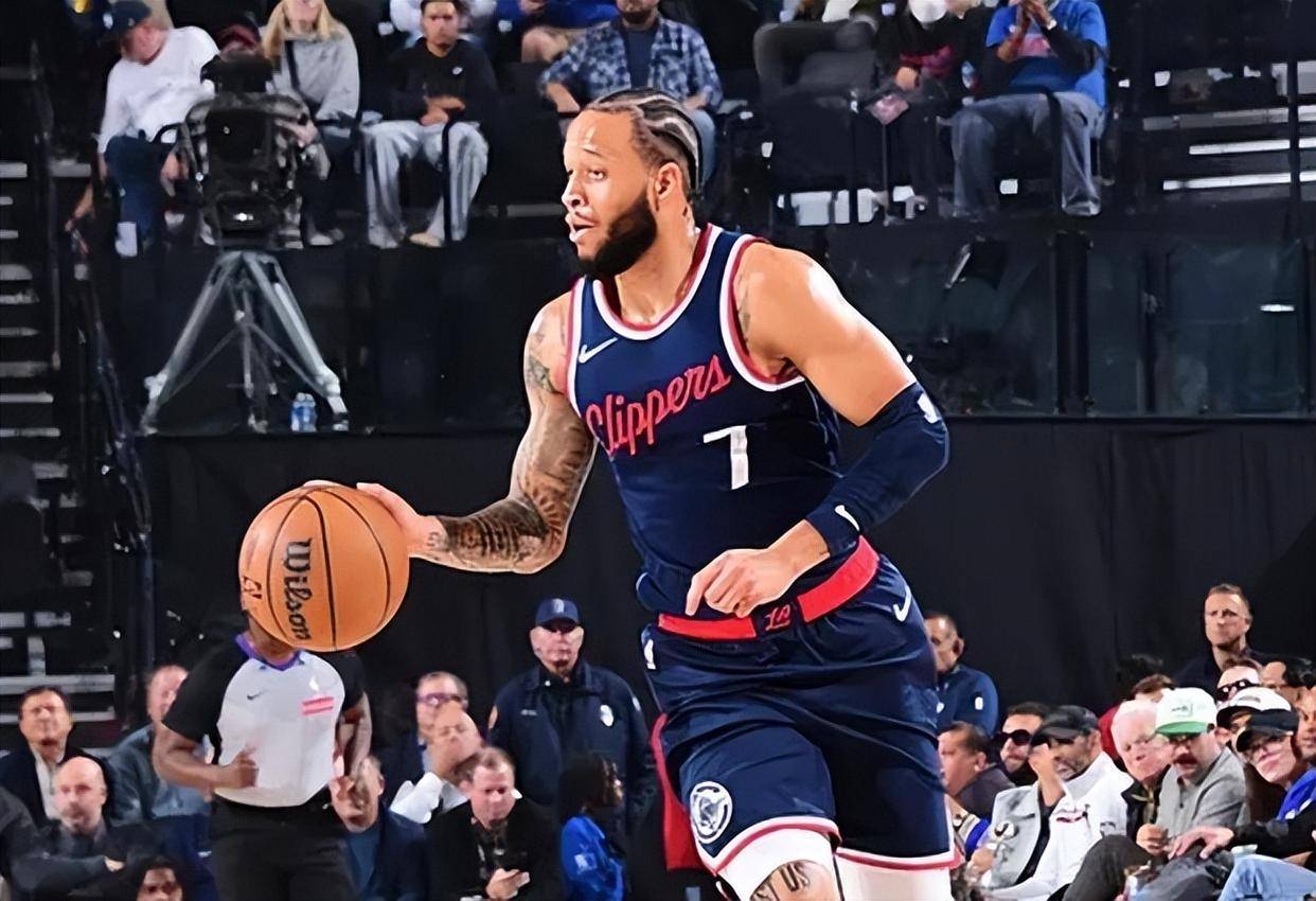 快船队新援表现抢眼,成为球队核心 快船队新援表现抢眼,成为球队核心