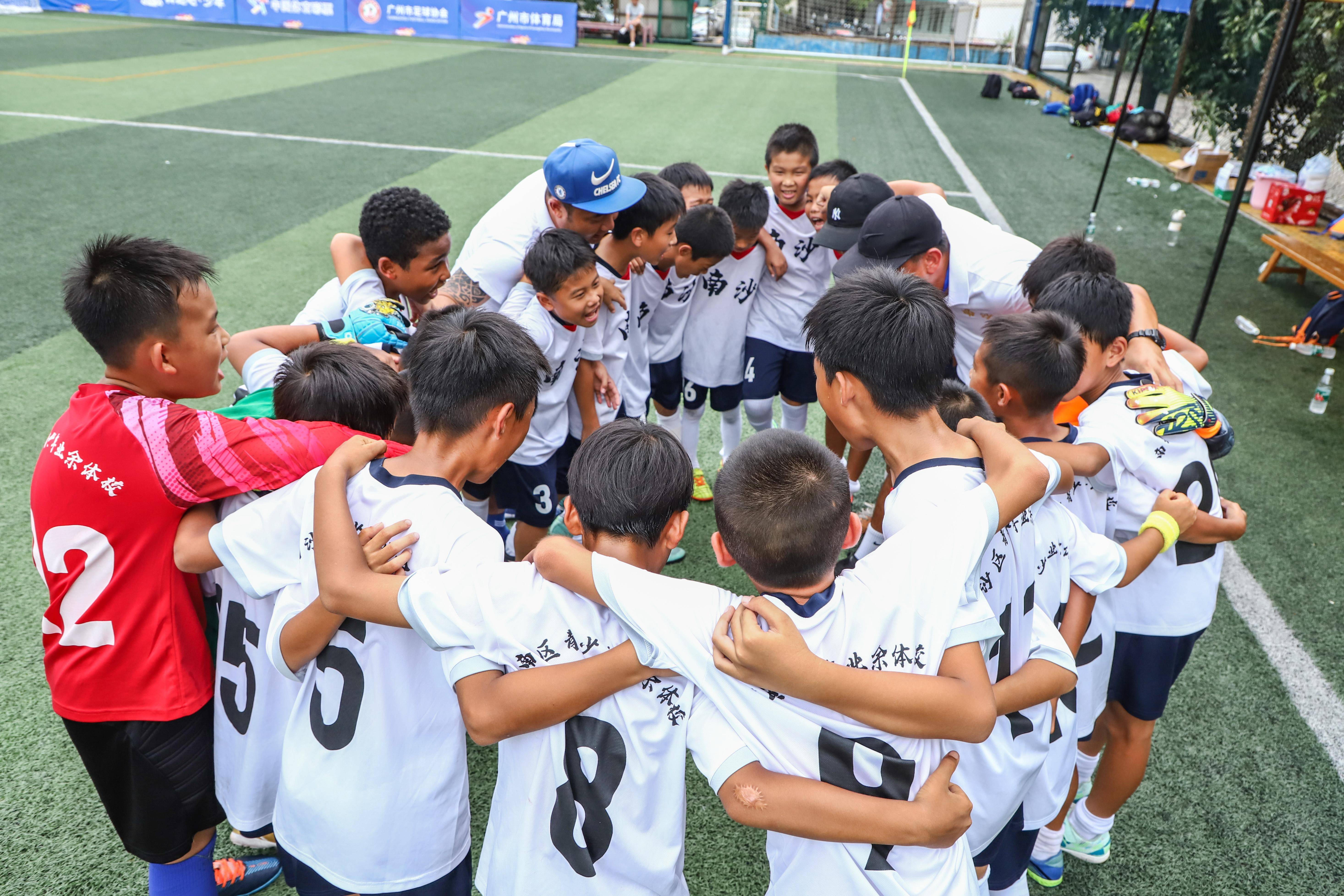 国际足球赛事中球队积极备战 国际足球赛事中球队积极备战