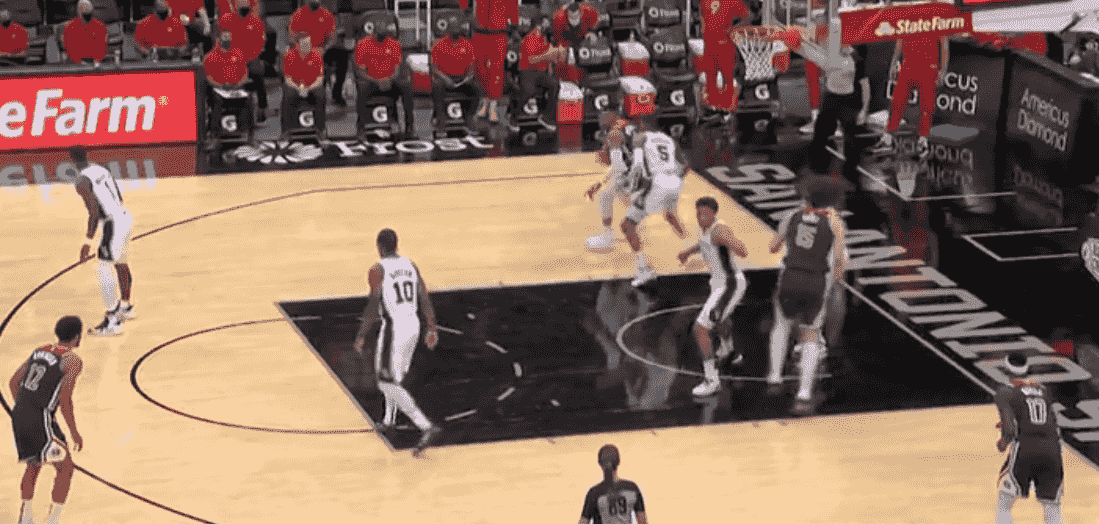 包含瓦伦西亚遭遇两连败，实力打脸让球迷心寒的词条