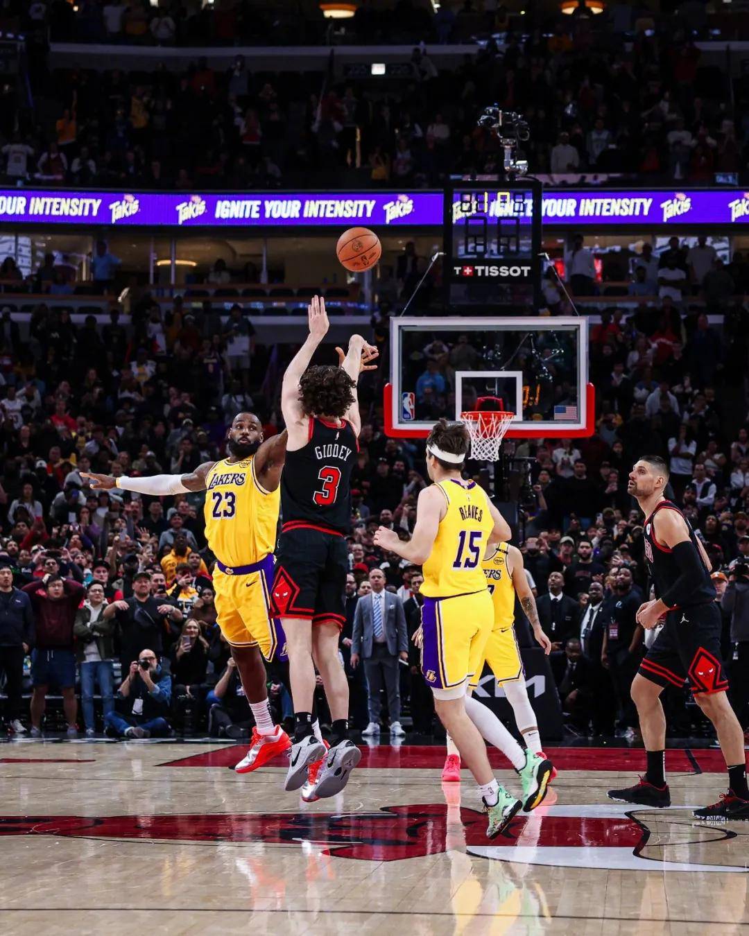 猛龙客场击败步行者，全队合力赢球