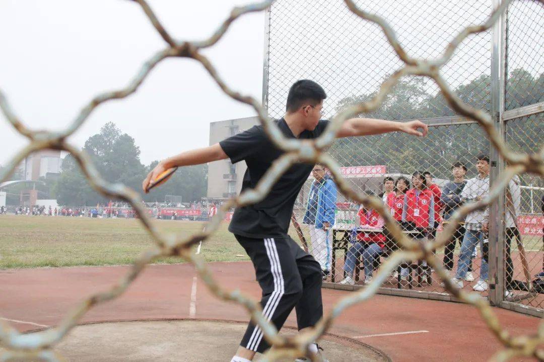 开云体育入口-芬兰选手在田径赛场上夺冠，英姿飒爽的简单介绍
