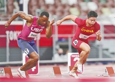 芬兰选手在田径赛场上夺冠，英姿飒爽的简单介绍