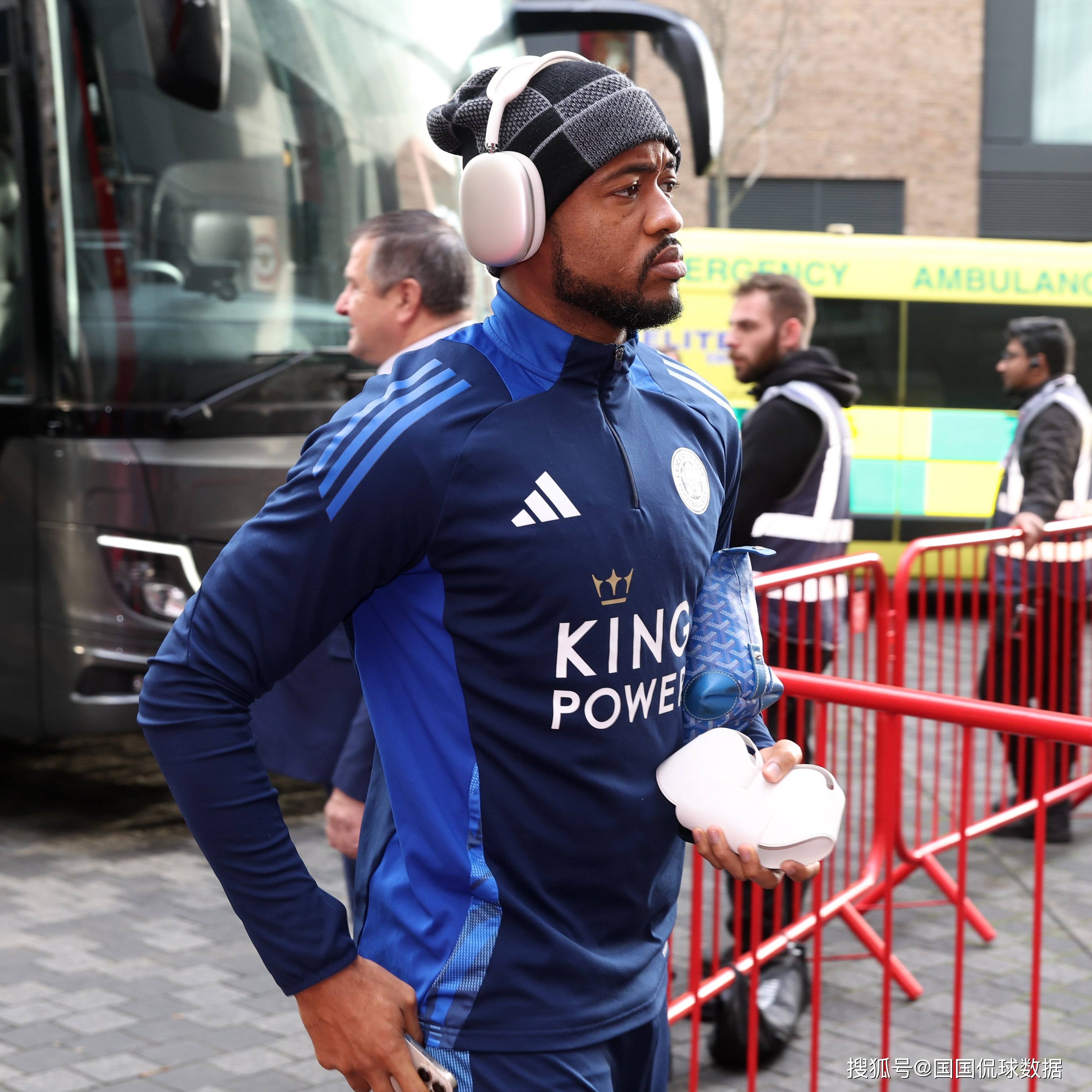 莱斯特城大胜西汉姆联，提升排名的简单介绍