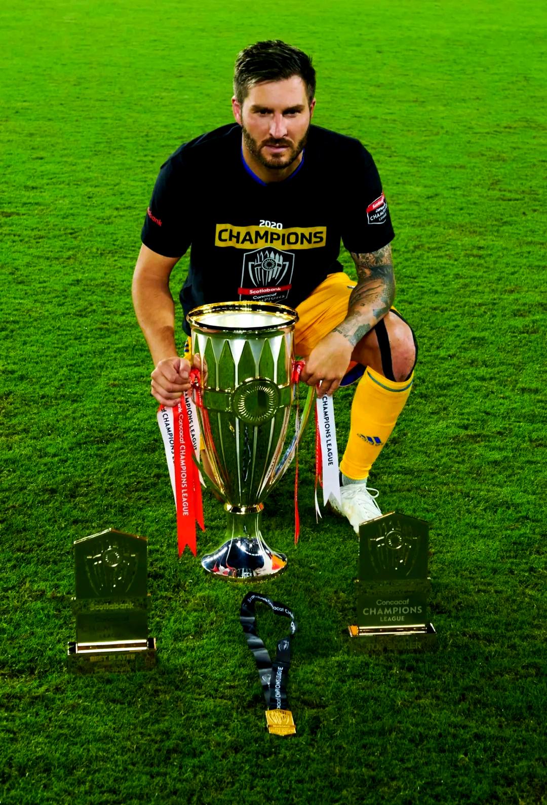 关于墨西哥足球传奇球员回归场上,感慨艺不容辍的信息 关于墨西哥足球传奇球员回归场上,感慨艺不容辍的信息