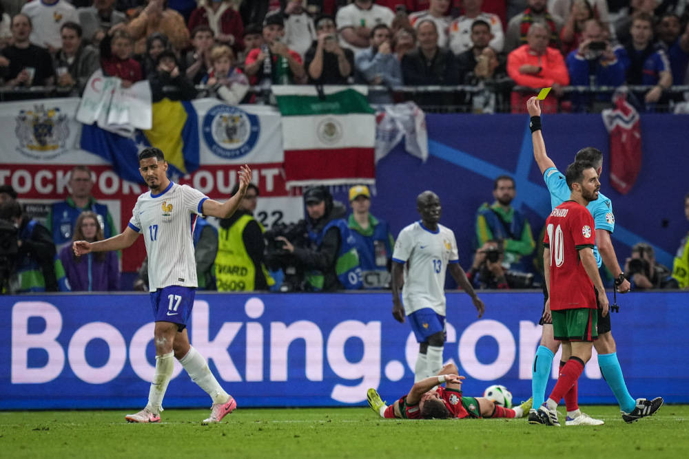 开云体育登录-惊心动魄的欧洲杯半决赛，球迷们尖叫不止