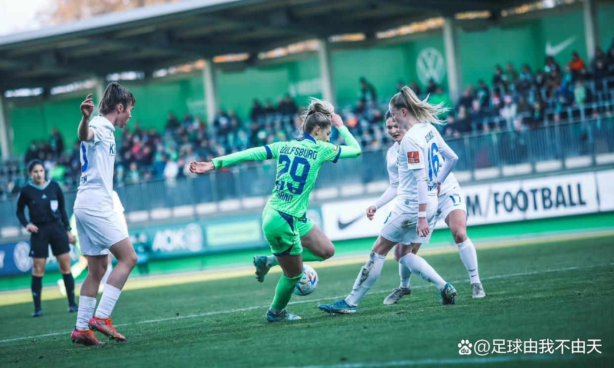 沃尔夫斯堡在客场惨败,赛季前景蒙上阴影 沃尔夫斯堡在客场惨败,赛季前景蒙上阴影