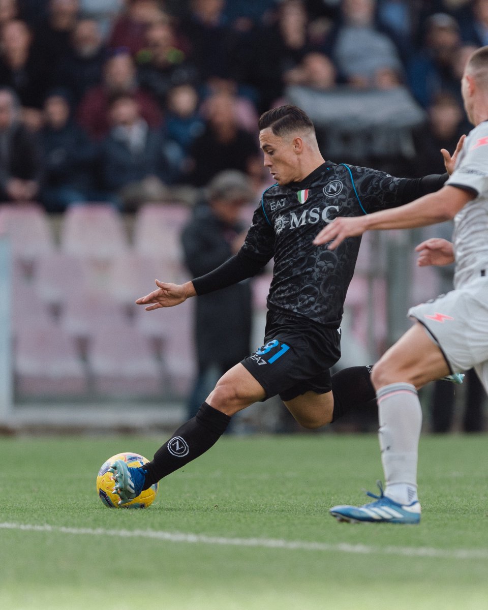 意甲豪门战平强敌,AC米兰暂时领跑积分榜 意甲豪门战平强敌,AC米兰暂时领跑积分榜