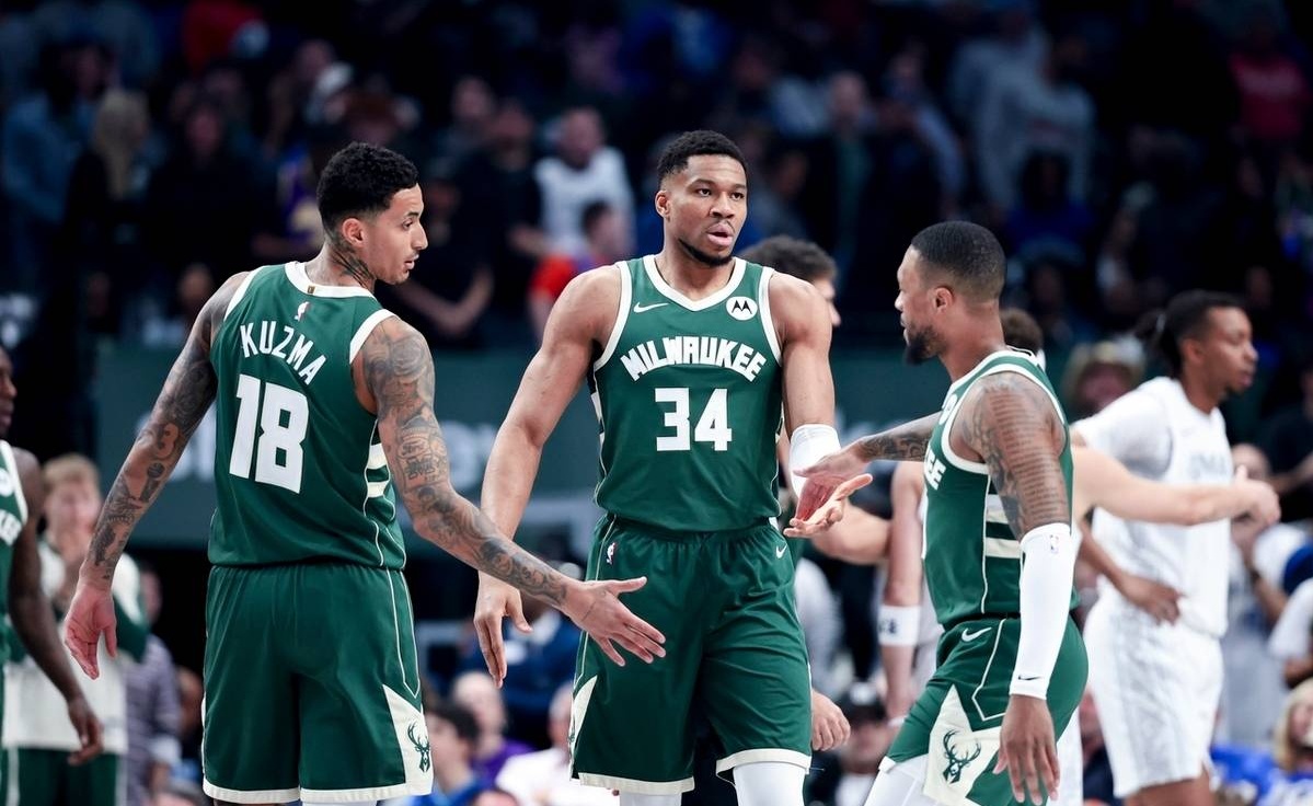 开云体育官网-包含开拓者击败独行侠，利拉德轰下45分的词条