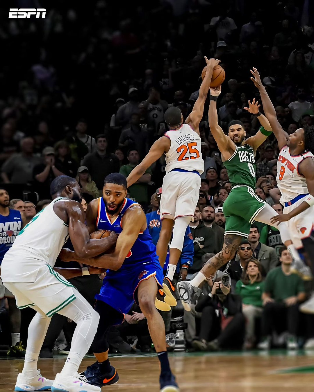 开云体育平台APP-凯尔特人压倒开拓者，赢得胜利