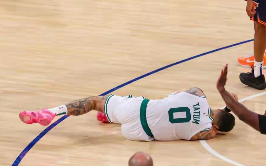 开云体育APP下载-凯尔特人碾压雄鹿，拉塞尔绝境逆转