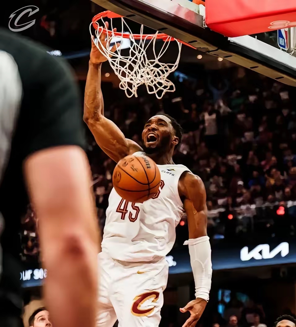 开云官网-阿根廷男篮碾压雷霆，米切尔高光表现的简单介绍