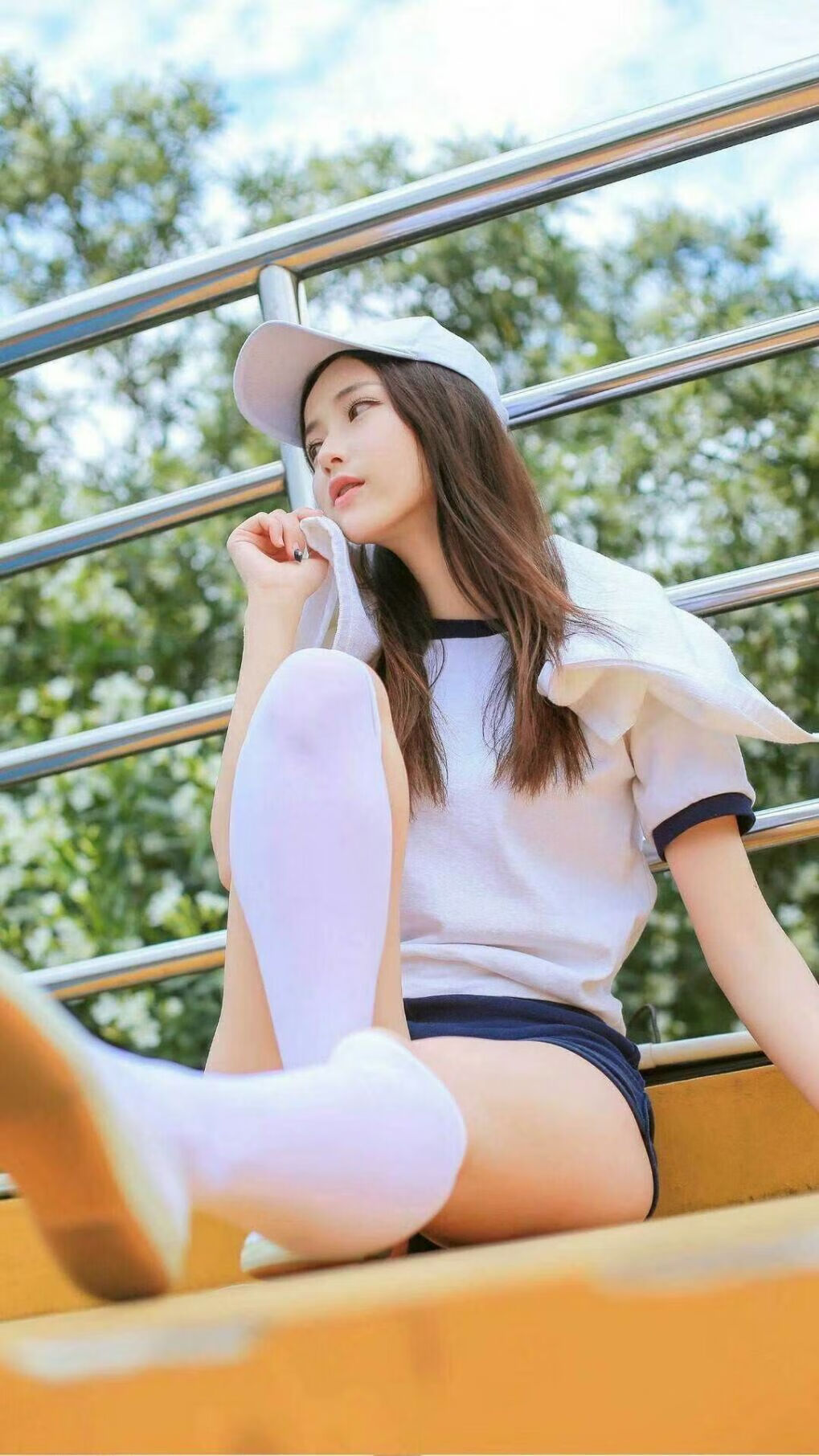 开云体育APP下载-布伦森狂砍40+勇士险胜雷霆守住季后赛希望